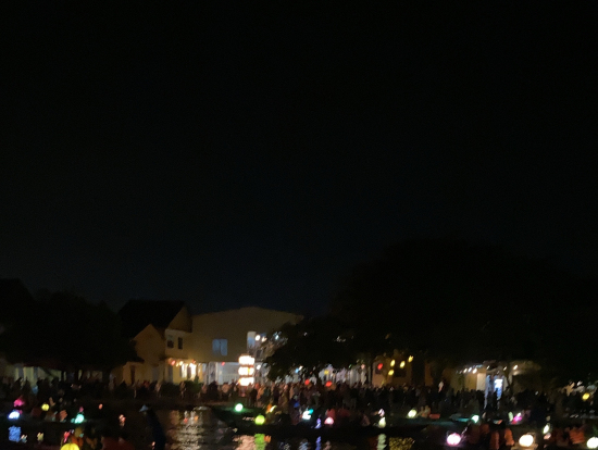 幻想的な船に乗ってみたかったな。