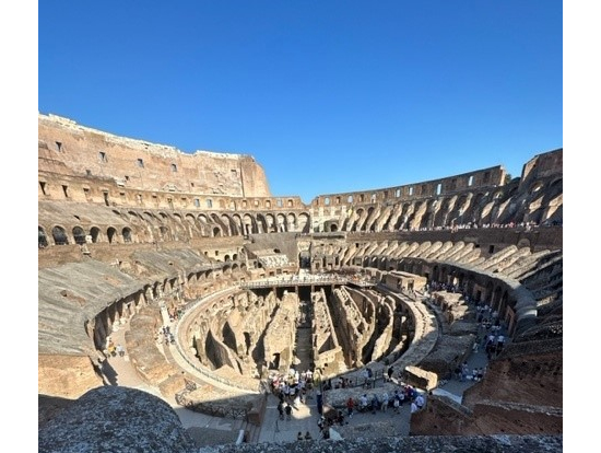 コロッセオも猛暑の中で