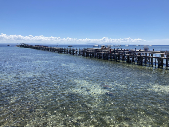 ナルスアン島の長い桟橋!