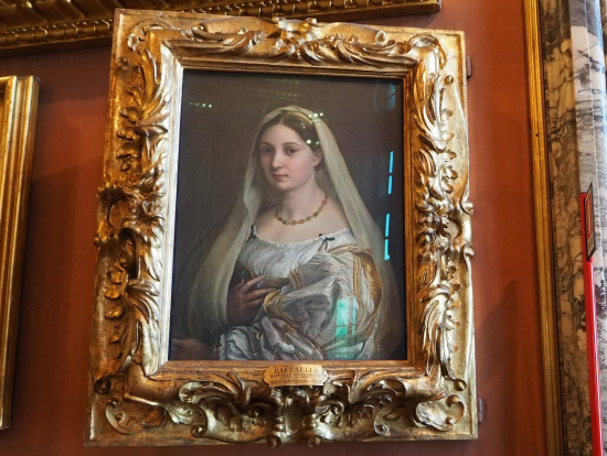 ラファエロ「ヴェールの女」