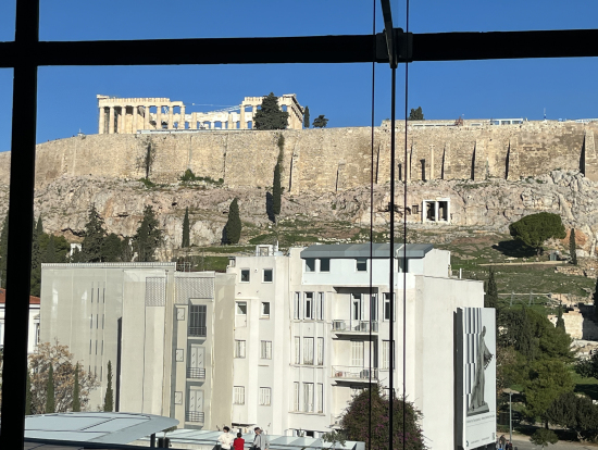 パルテノン神殿　車窓から