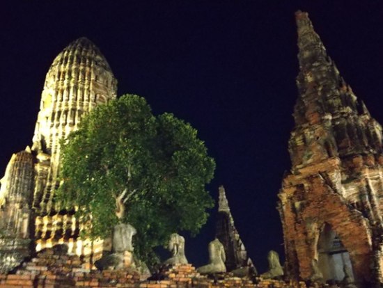 幻想的なワット・チャイワタナーラーム