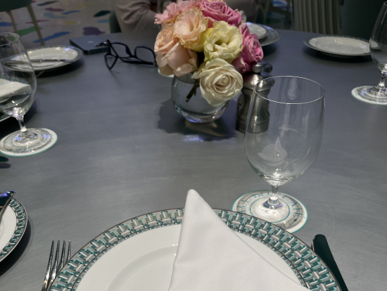 お皿やグラス、コースターまでティファニーです!