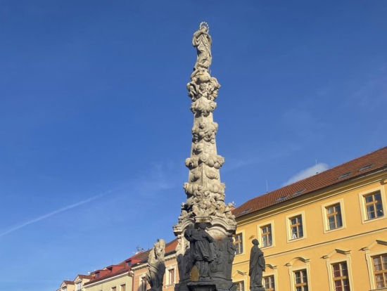 ペスト柱(聖母マリアの柱像)ペストの犠牲者を追悼して建てられた塔で細部まで作り込まれていた。何故かとても印象に残っている