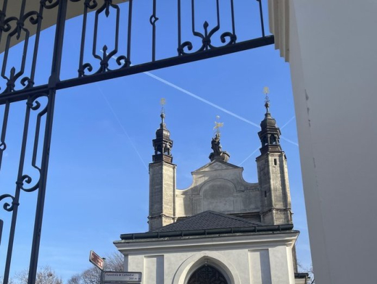 セドレツ納骨堂、別名骨の教会。約4万人分の人骨で装飾された内部は圧巻。今は内部は撮影禁止。怖いと思う人もいるだろうが、私は逆に人間の骨の美しさ、荘厳さを感じた。”メメント・モリ”とは死を思えを実感した