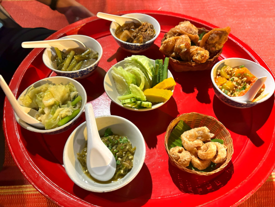 郷土料理のディナー