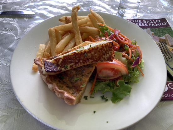 昼食のキッシュ