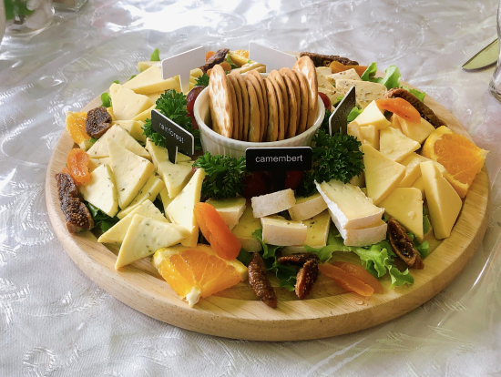 チーズ盛り合わせ、グループでシェア