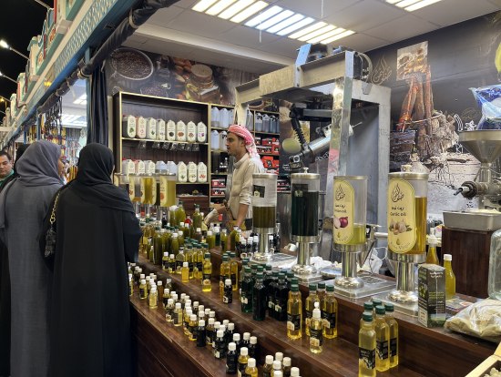 風味が異なる食用油のお店が繁盛していました