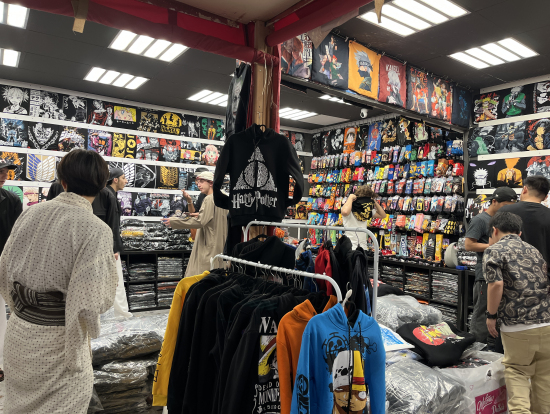 日本のパビリオンはアニメ関連商品が人気です