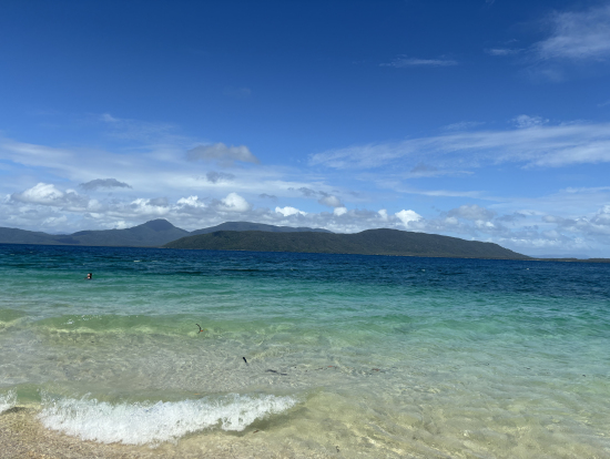 人も少なめで波音も気持ちいい、ヌーディービーチ