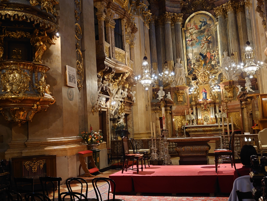 コンサート前の教会内部