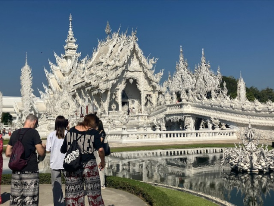 White Temple!外観だけでない内装も美しい(写真撮影不可!)