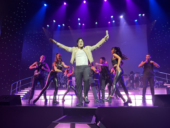 キレキレのダンスを披露するマイケル