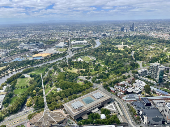 南東の王立植物園を望む