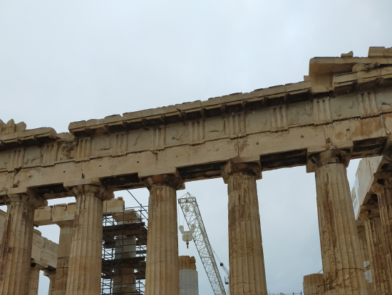 パルテノン神殿です。修復再建作業中です。