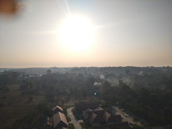 写真は上手く撮れませんでしたが太陽とアンコールワット