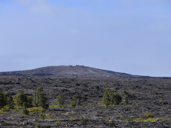マウナウルと溶岩流