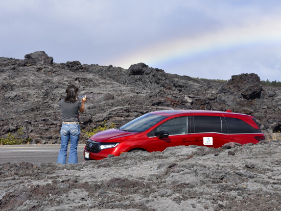チェーン・オブ・クレーターズ・ロード走行中に虹が出た