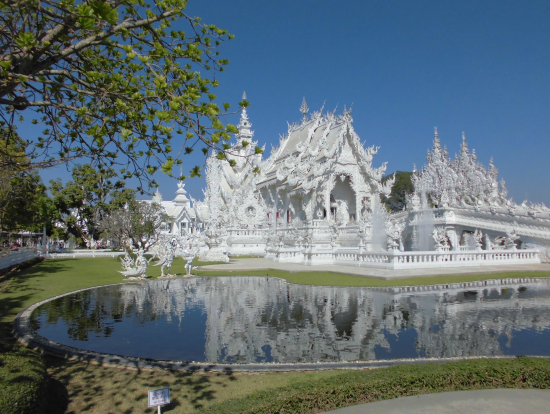 大変きれいな寺院でした
