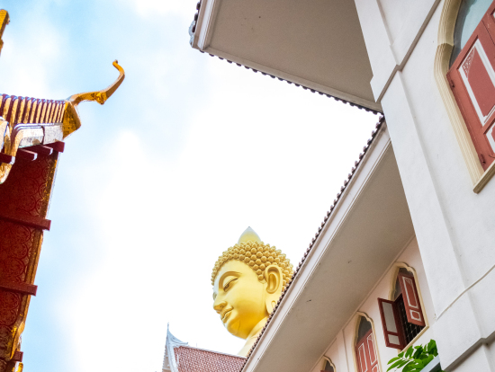 ワット・パクナムの大仏