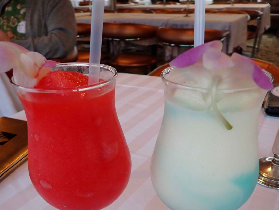 ８　右ブルーハワイ左ストロベリーダイリキ