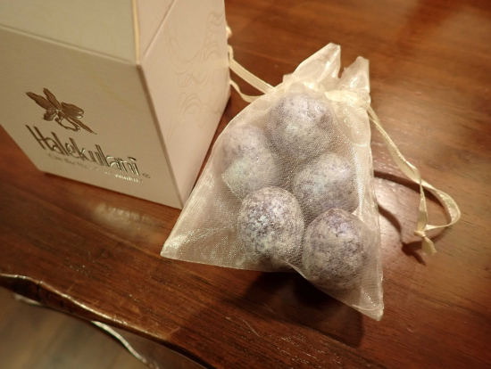 お土産(チョコマカデミアナッツ)