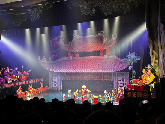 生演奏と生歌、人形の動きがコミカルで楽しかったし。