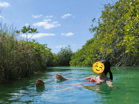 シアン・カアンで運河に浮かぶ