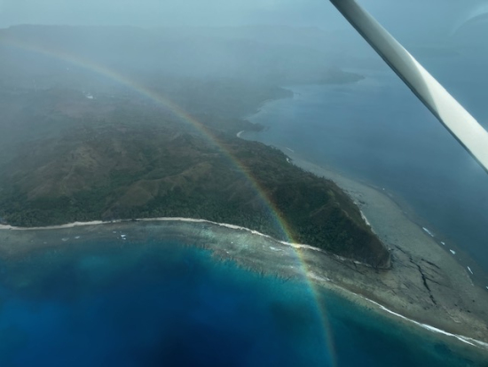 空から見えた虹