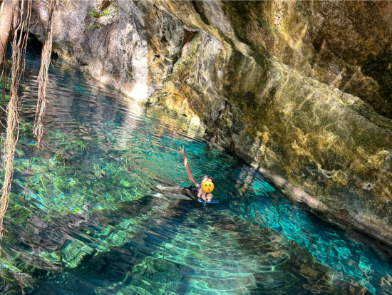 グランセノーテ 綺麗すぎて水面に触れているところからの水の輪がまた素敵