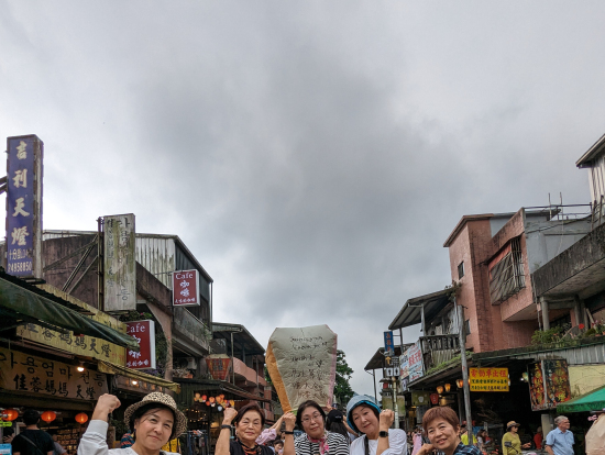 十份の街でランタンを飛ばす!