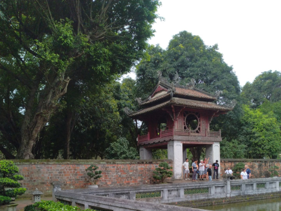 お札の写真と同じところです