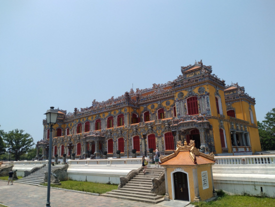 王宮は広くて立派です