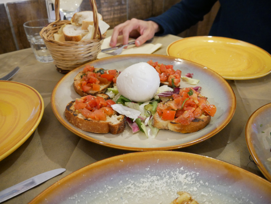 生モッツァレラとブルスケッタ