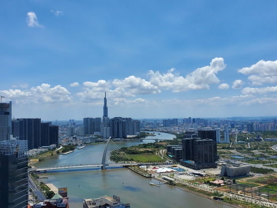 サイゴン川と新しい橋