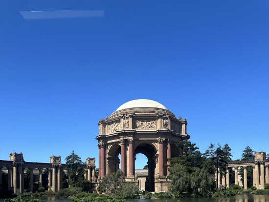 この形って、あのSF映画スターなんとかのロボットの原型?