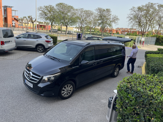 この車でした。2人なのでゆったり。