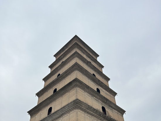 大雁塔、三蔵法師の像もありました。半端ないくらい人がいます