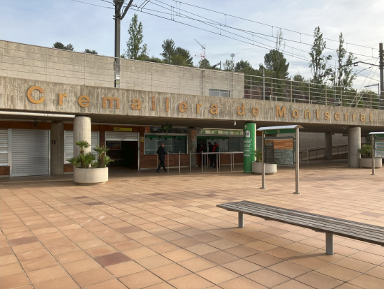 朝のモンセラット駅