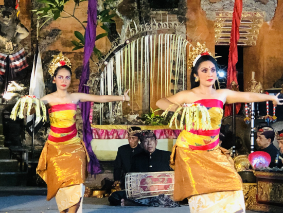 バリ舞踊 レゴンダンス