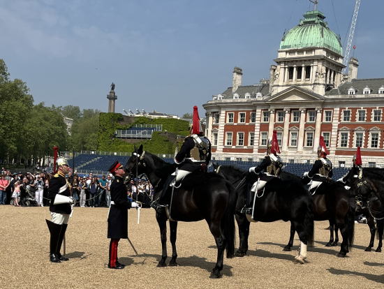 騎馬兵交代の様子