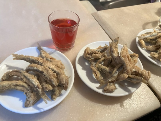 イワシのフリットと薬膳ワイン