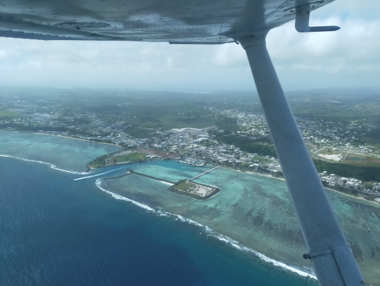 グアムの海岸沿いの写真