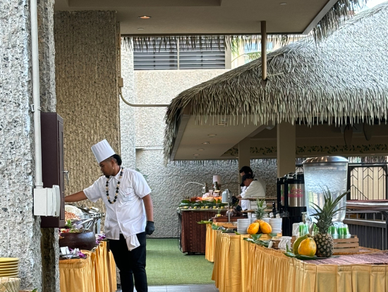 ビュッフェはここに並びます