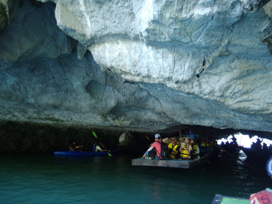 ルオン洞窟 天井が低く通り抜けるのにスリルがありました