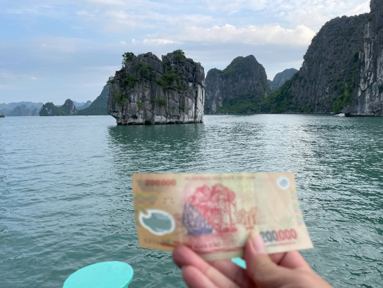 20万VNDと香炉岩