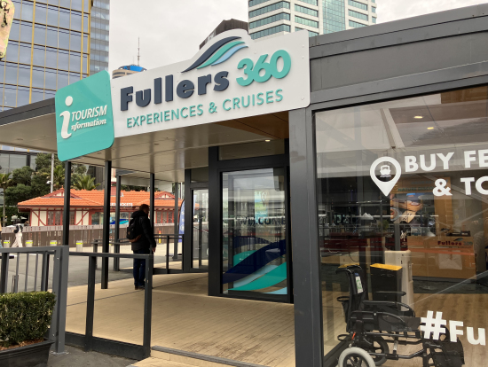 ここでチケットに引き換えます。