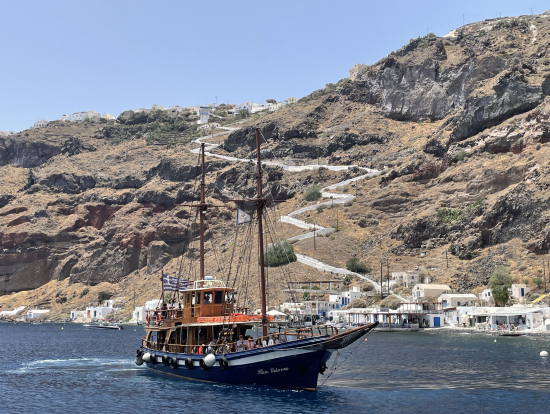 こういう船で移動