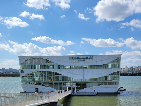 みんなでヒュガカフェの塩パンを食べたスタバ☕